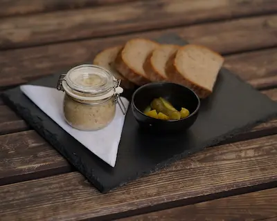 Domácí škvarková pomazánka